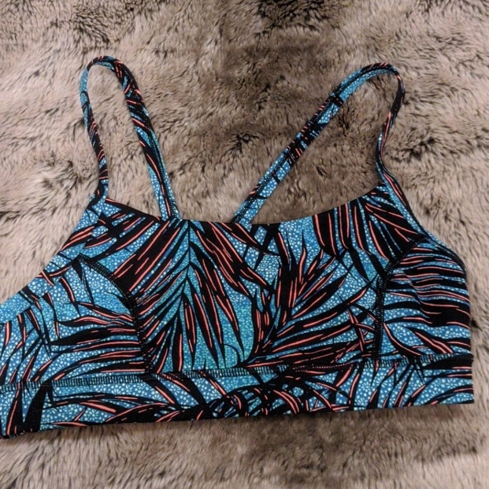 Lululemon sports bra